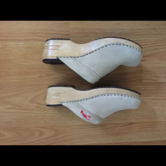 L L Bean Embroidered Lobster Clogs - Picture 3 of 3